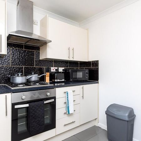 Villa 19A The Broadwalk - Cozy 1Br In The Heart Of Crawley Near Gatwick Airport Great For Contractors And Flight Crew Students Extérieur photo