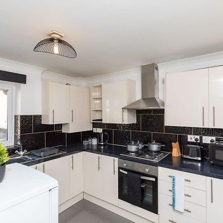 Villa 19A The Broadwalk - Cozy 1Br In The Heart Of Crawley Near Gatwick Airport Great For Contractors And Flight Crew Students Extérieur photo