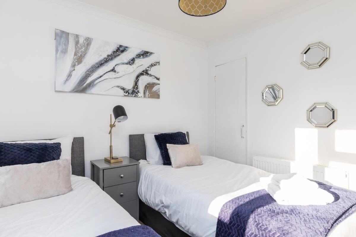 Villa 19A The Broadwalk - Cozy 1Br In The Heart Of Crawley Near Gatwick Airport Great For Contractors And Flight Crew Students Extérieur photo