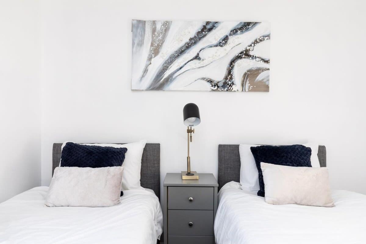 Villa 19A The Broadwalk - Cozy 1Br In The Heart Of Crawley Near Gatwick Airport Great For Contractors And Flight Crew Students Extérieur photo