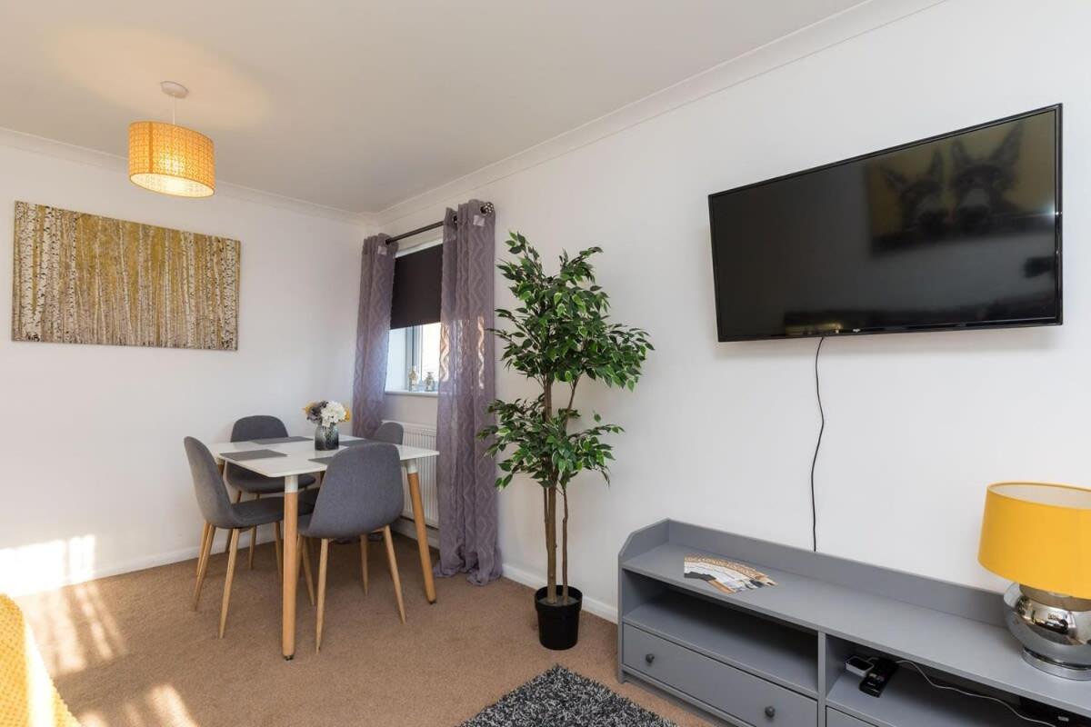 Villa 19A The Broadwalk - Cozy 1Br In The Heart Of Crawley Near Gatwick Airport Great For Contractors And Flight Crew Students Extérieur photo